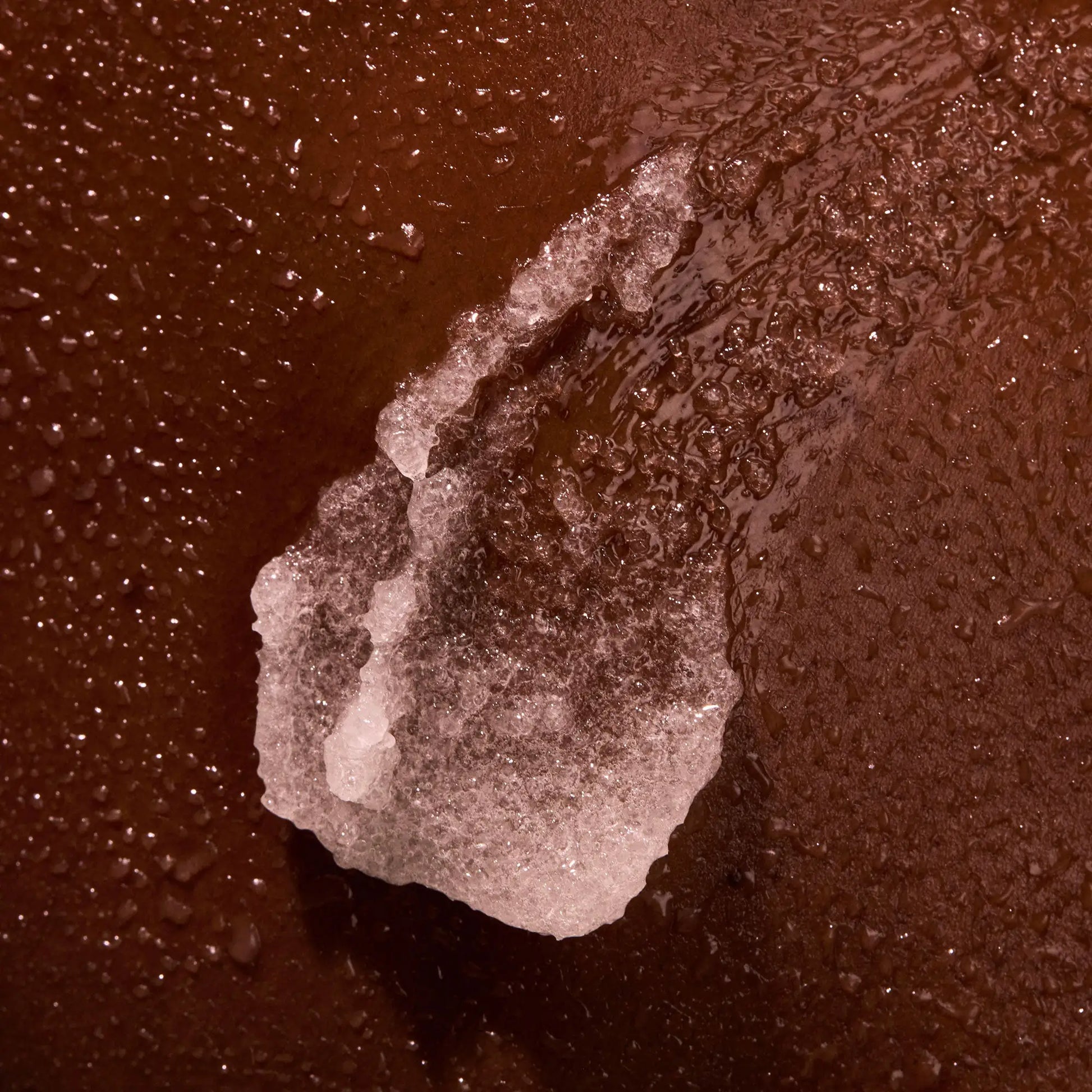 the-glow-getter-multi-oil-body-scrub-j1 NATR-40028-Alt-Image-TheGlowGetterMulti-OilBodyScrub-08.webp
